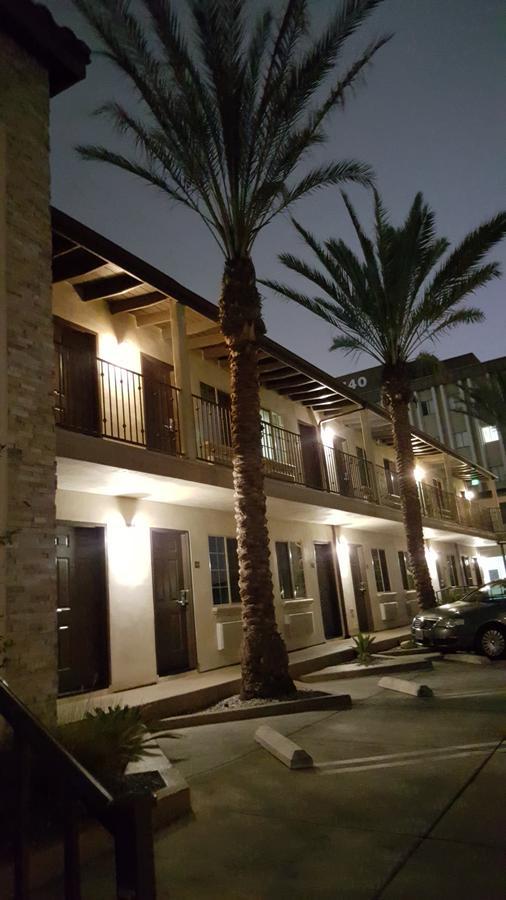 Tuscan Garden Inn Los Angeles Exterior photo