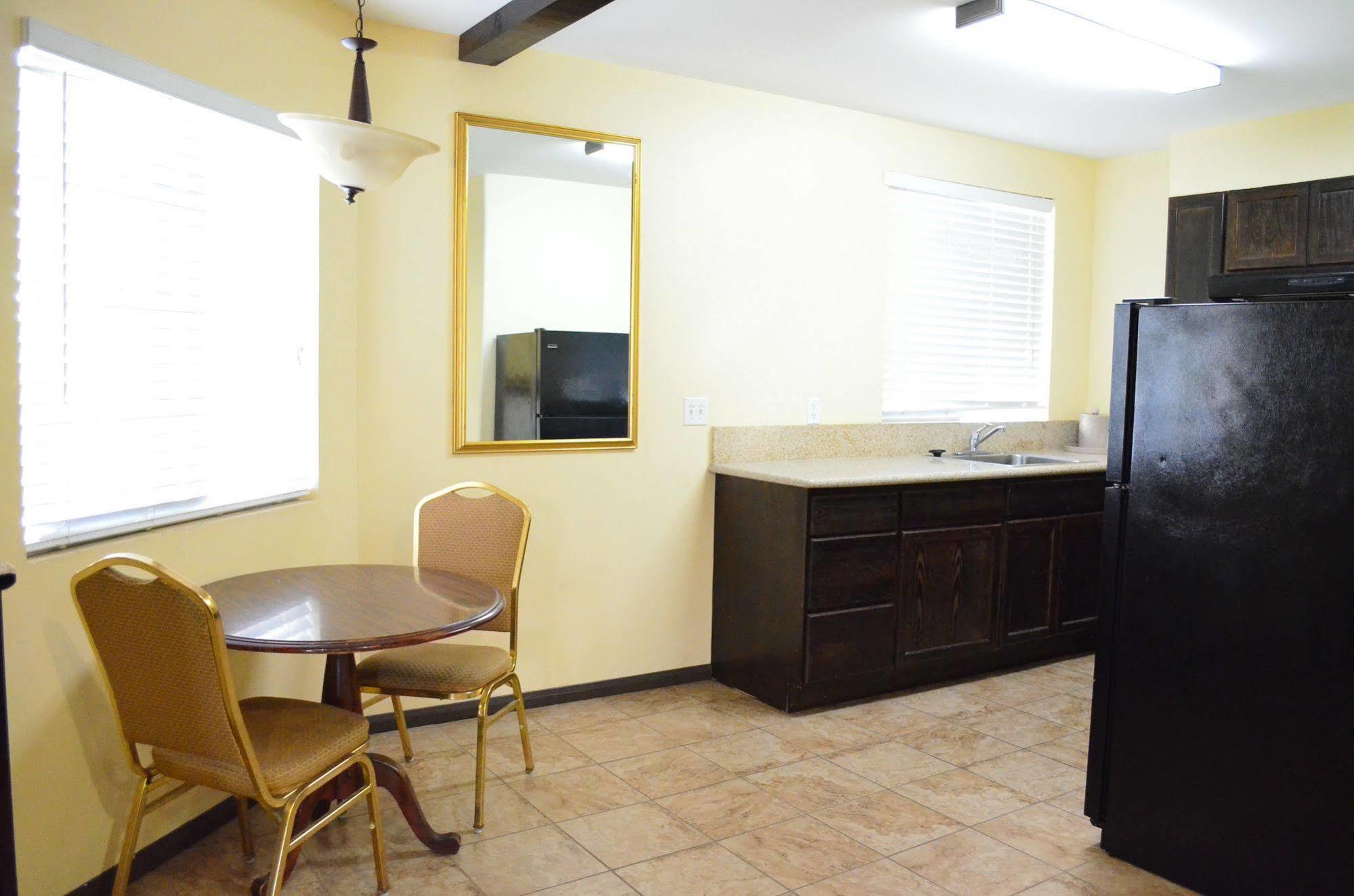 Tuscan Garden Inn Los Angeles Exterior photo